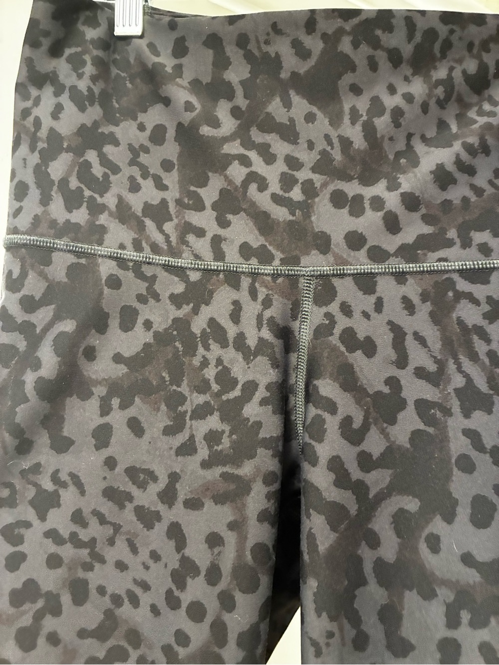 Old Navy Y2K Athleisure Dri Fit Stretchy Grey and Black Cheetah Print Leggings